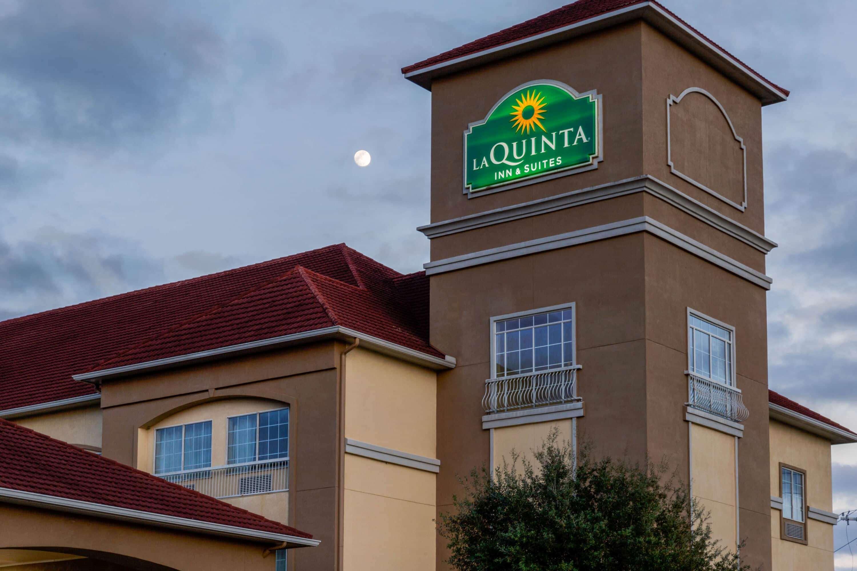 La Quinta By Wyndham Angleton Hotel Exterior foto