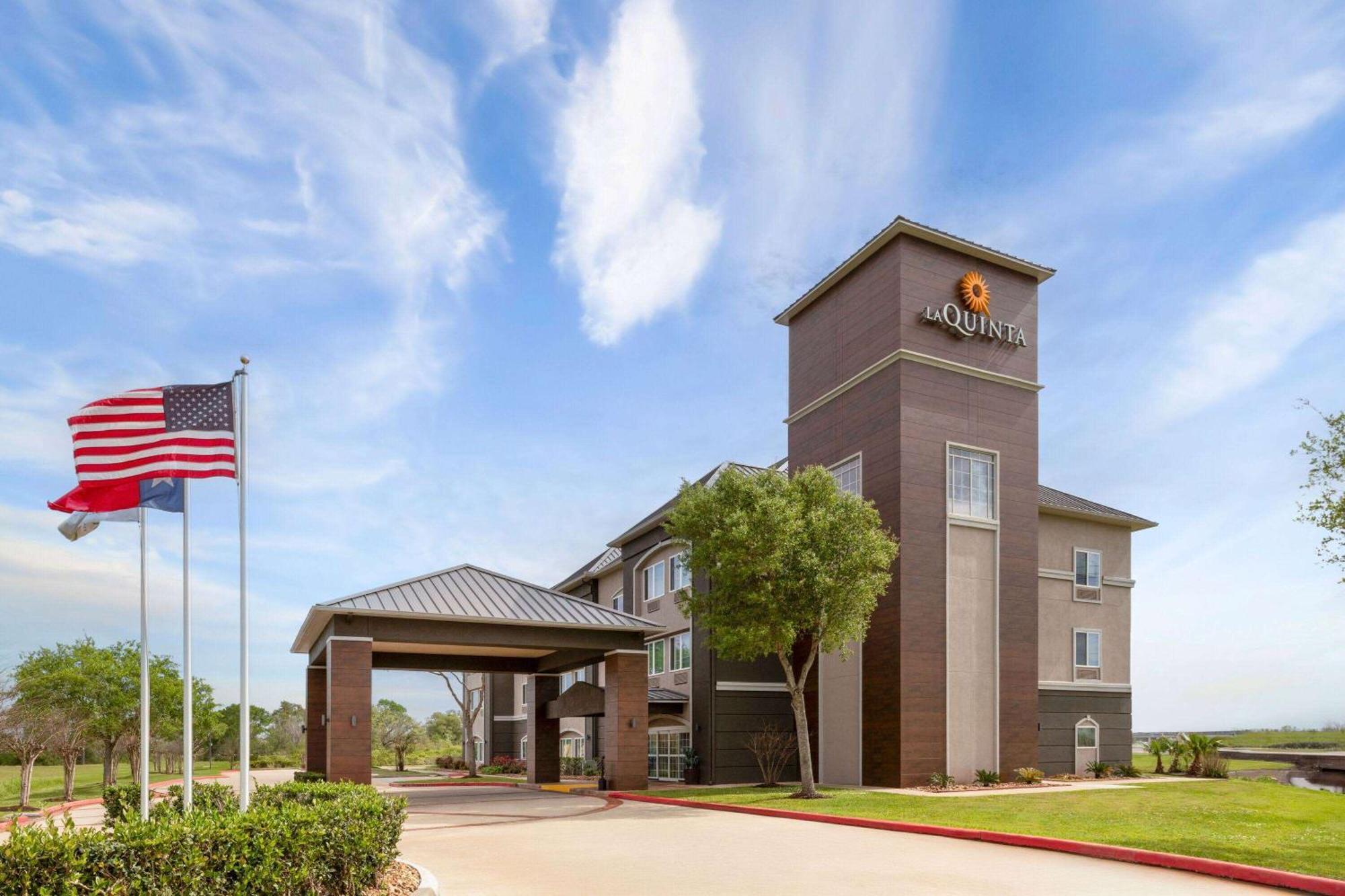 La Quinta By Wyndham Angleton Hotel Exterior foto